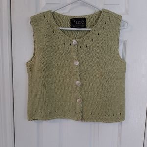 Sleeveless sweater vest button up